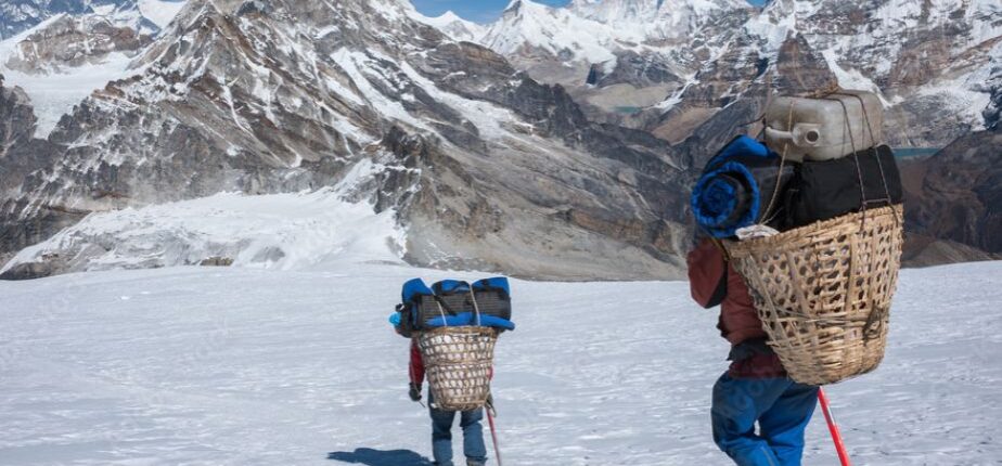 porters Carrying load