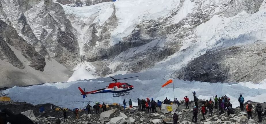 Helicopter in Everest